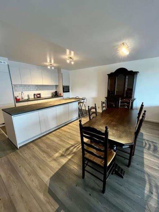 Big Apartment With Parking In Antwerpen Exterior foto