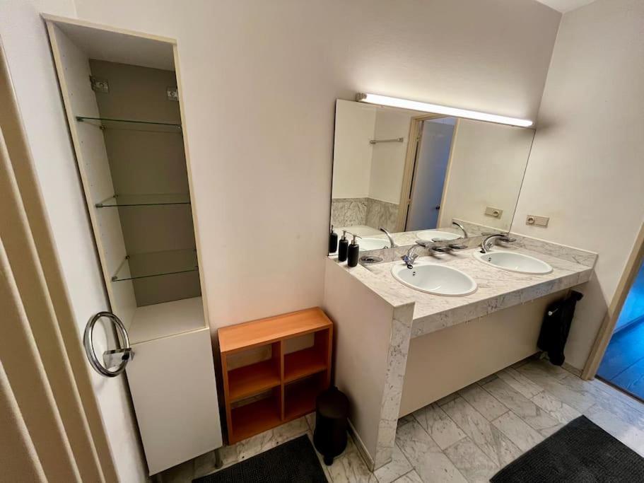 Big Apartment With Parking In Antwerpen Exterior foto