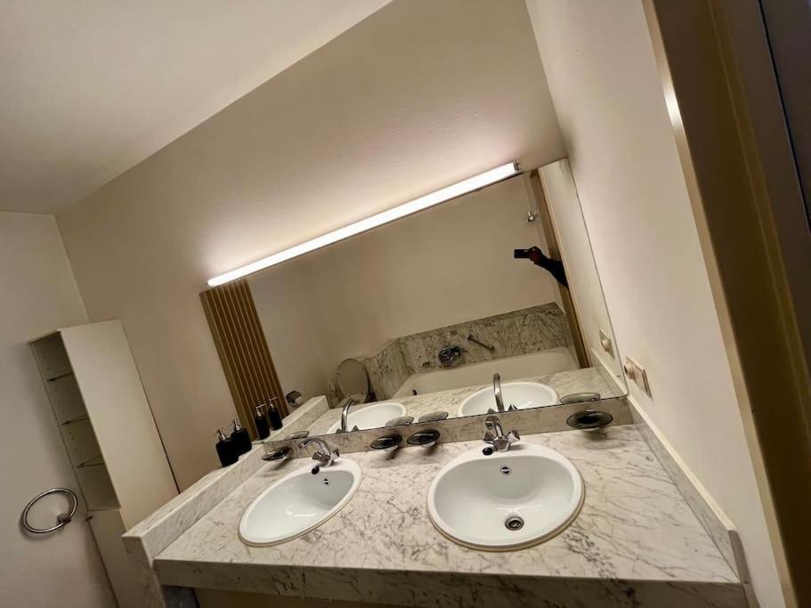 Big Apartment With Parking In Antwerpen Exterior foto