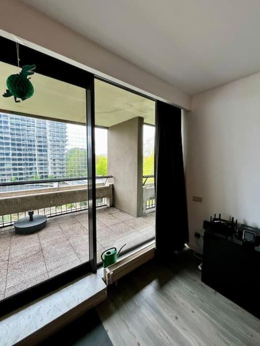 Big Apartment With Parking In Antwerpen Exterior foto
