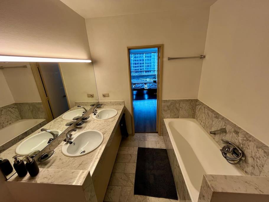 Big Apartment With Parking In Antwerpen Exterior foto