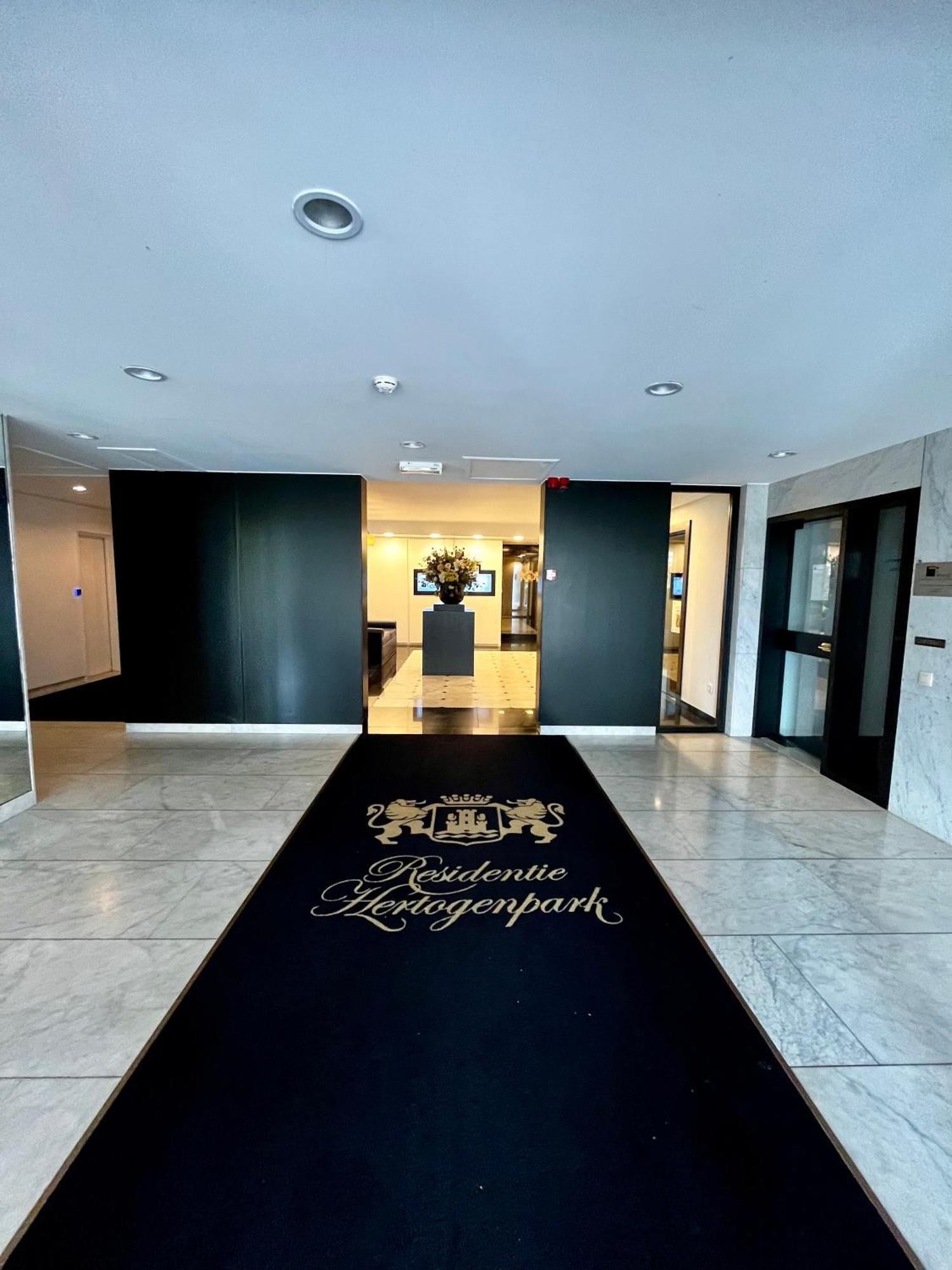 Big Apartment With Parking In Antwerpen Exterior foto