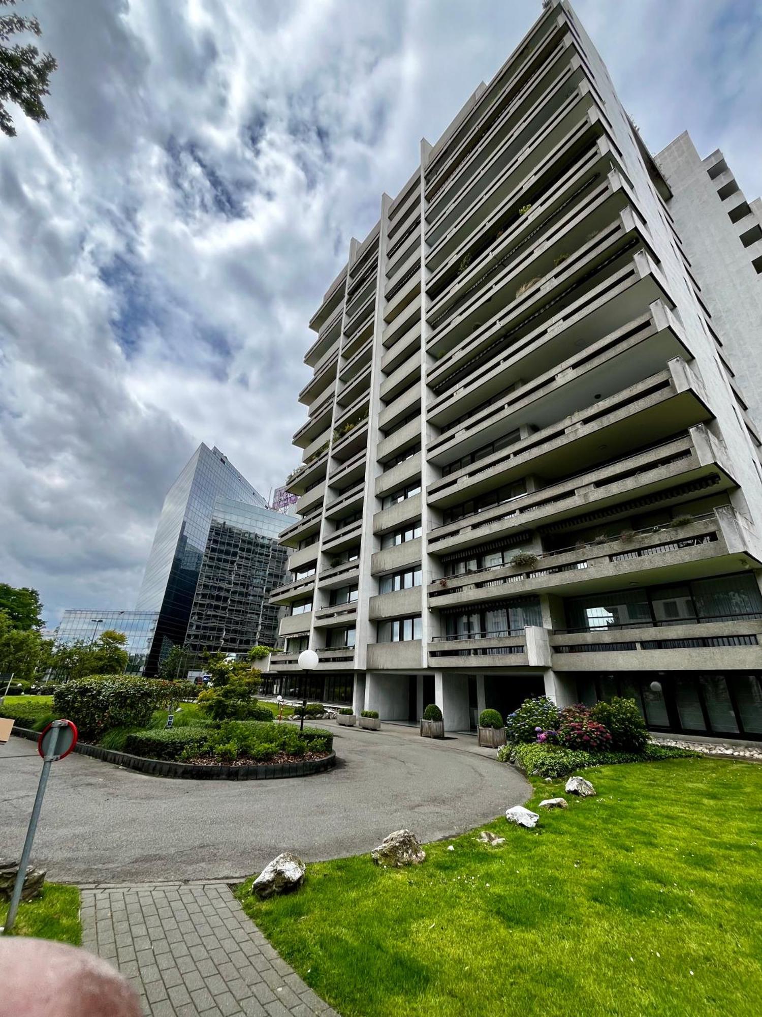 Big Apartment With Parking In Antwerpen Exterior foto