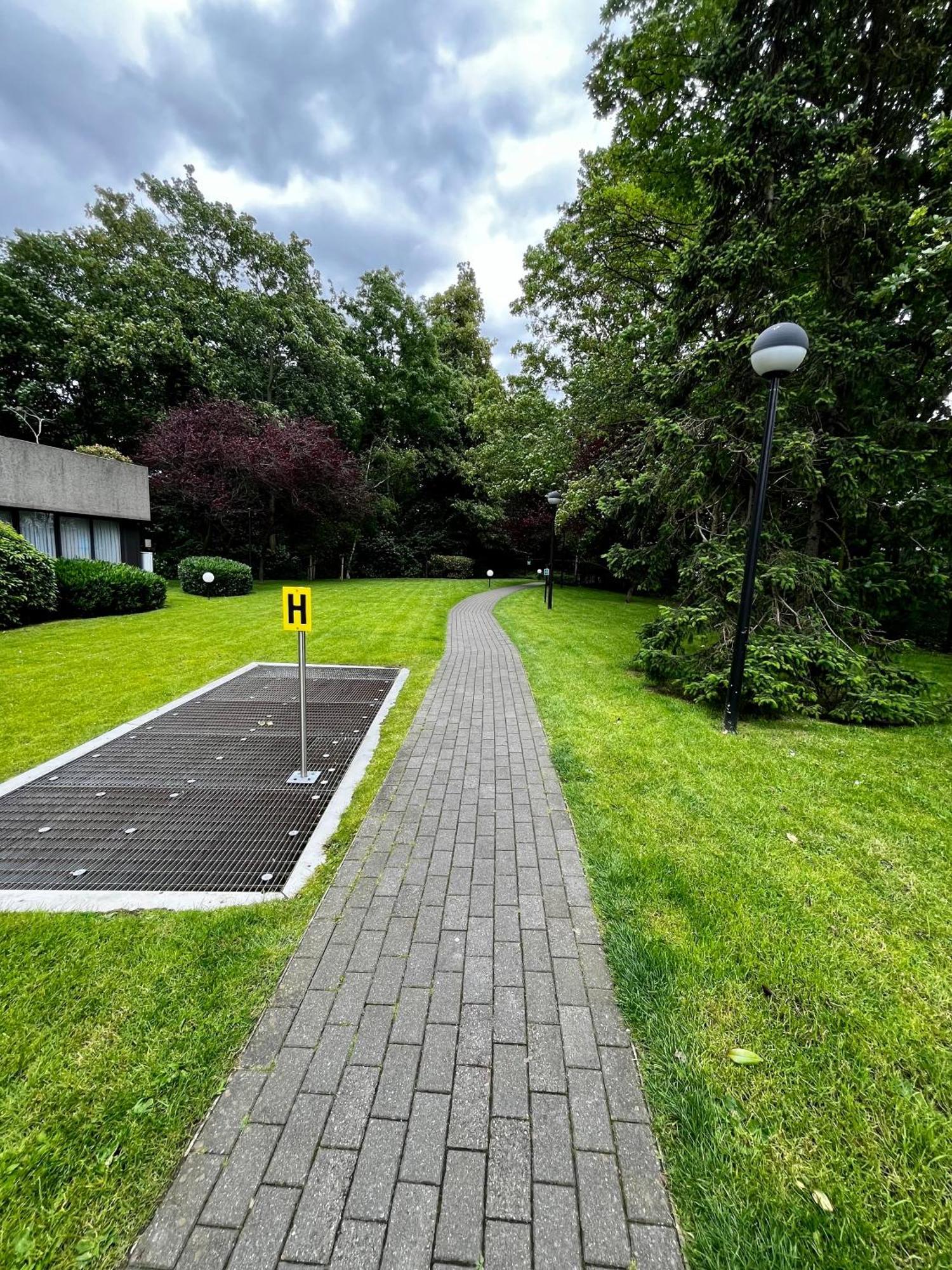 Big Apartment With Parking In Antwerpen Exterior foto