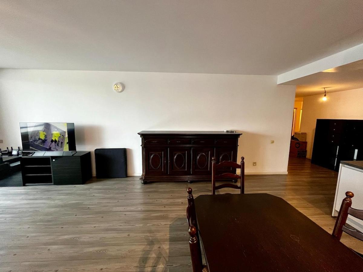 Big Apartment With Parking In Antwerpen Exterior foto